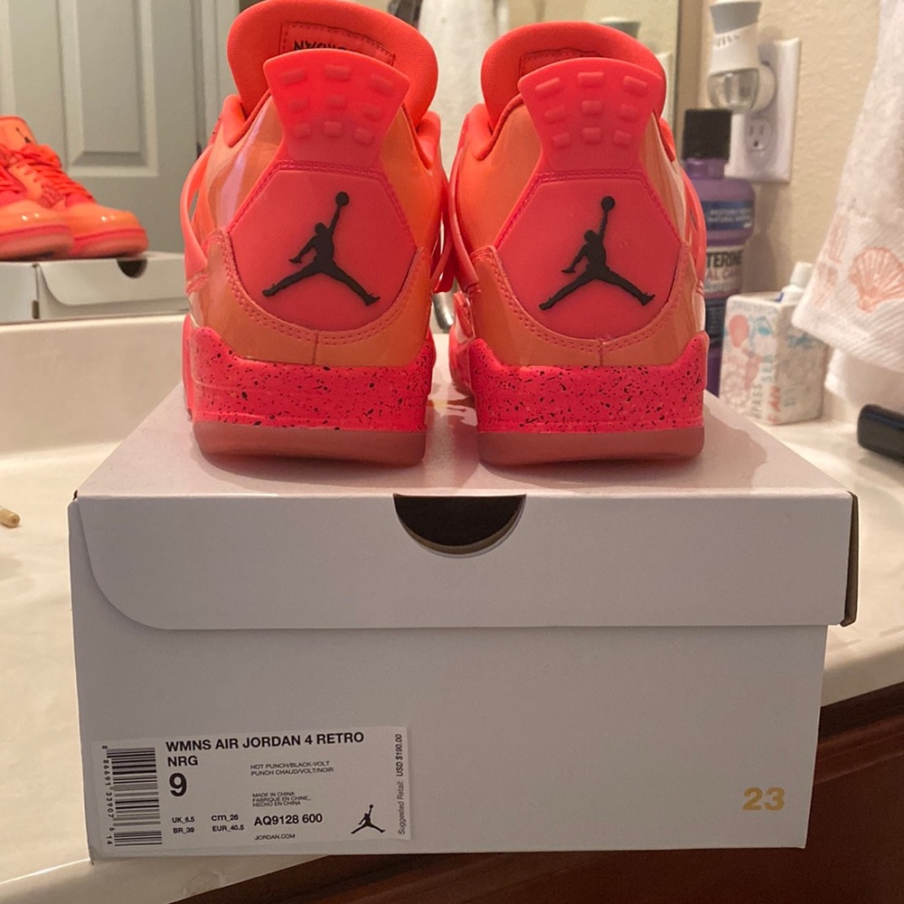 Womens air Jordan 4 retro hot punch size 9 worn once